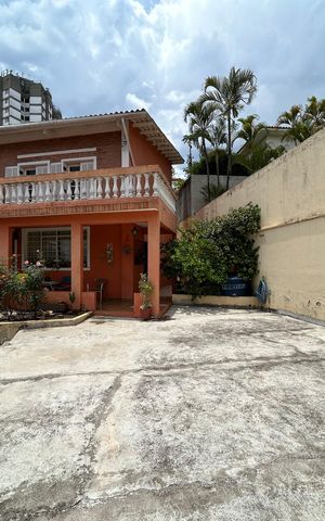 Casa à venda com 211m², 2 quartos e 2 vagas Casa à venda com 211m², 2 quartos e 2 vagasQuintal
