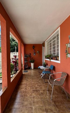 Casa à venda com 211m², 2 quartos e 2 vagas Casa à venda com 211m², 2 quartos e 2 vagasEntrada