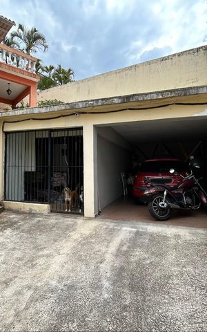Casa à venda com 211m², 2 quartos e 2 vagas Casa à venda com 211m², 2 quartos e 2 vagasGaragem