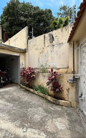 Casa à venda com 211m², 2 quartos e 2 vagas Casa à venda com 211m², 2 quartos e 2 vagasGaragem
