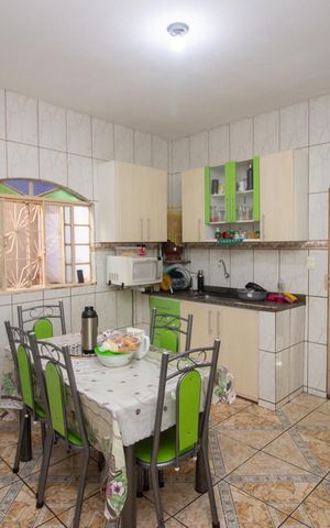 Casa à venda com 360m², 3 quartos e 1 vagaCozinha e Copa