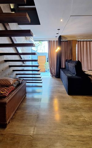 Casa à venda com 240m², 4 quartos e 2 vagas Casa à venda com 240m², 4 quartos e 2 vagasSala