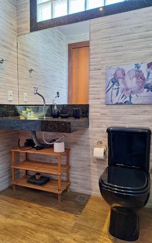 Casa à venda com 240m², 4 quartos e 2 vagas Casa à venda com 240m², 4 quartos e 2 vagasBanheiro Social 1