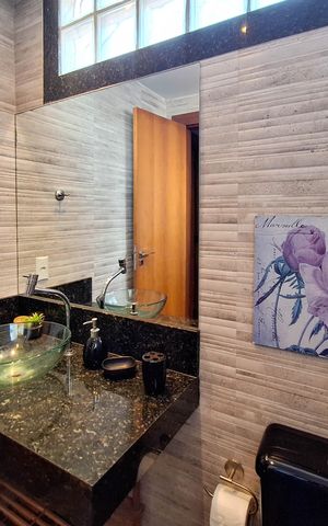 Casa à venda com 240m², 4 quartos e 2 vagas Casa à venda com 240m², 4 quartos e 2 vagasBanheiro Social 1