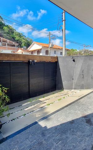 Casa à venda com 240m², 4 quartos e 2 vagas Casa à venda com 240m², 4 quartos e 2 vagasQuintal
