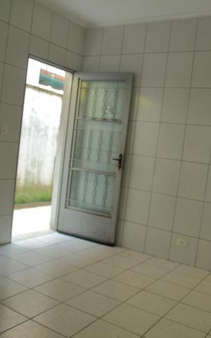 Casa à venda com 140m², 2 quartos e 2 vagasCozinha 