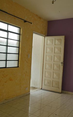 Casa à venda com 140m², 2 quartos e 2 vagasSala