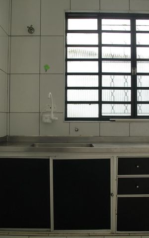 Casa à venda com 140m², 2 quartos e 2 vagasCozinha 