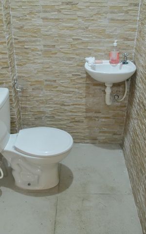 Casa à venda com 140m², 2 quartos e 2 vagasBanheiro de serviço