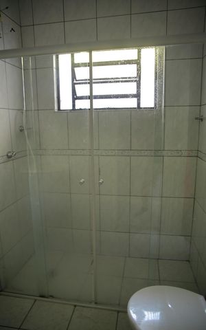 Casa à venda com 140m², 2 quartos e 2 vagasBanheiro 