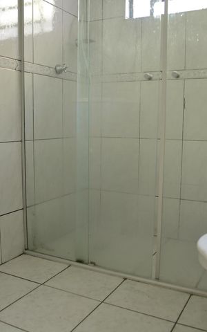 Casa à venda com 140m², 2 quartos e 2 vagasBanheiro 