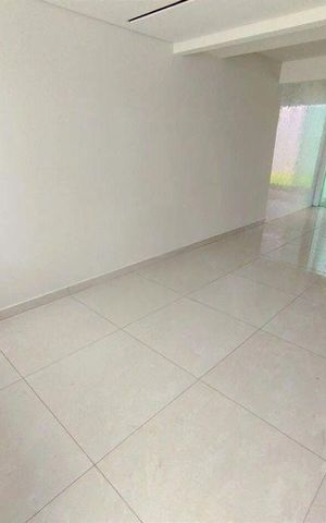 Casa à venda com 105m², 3 quartos e 3 vagas Casa à venda com 105m², 3 quartos e 3 vagasSala