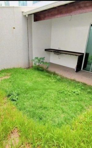 Casa à venda com 105m², 3 quartos e 3 vagas Casa à venda com 105m², 3 quartos e 3 vagasÁrea externa