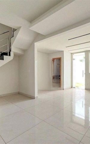 Casa à venda com 105m², 3 quartos e 3 vagas Casa à venda com 105m², 3 quartos e 3 vagasSala
