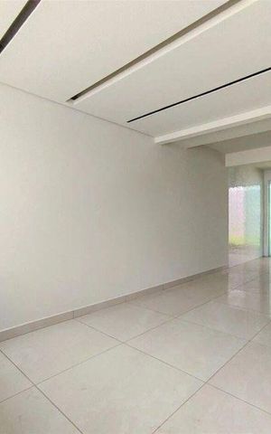 Casa à venda com 105m², 3 quartos e 3 vagas Casa à venda com 105m², 3 quartos e 3 vagasSala