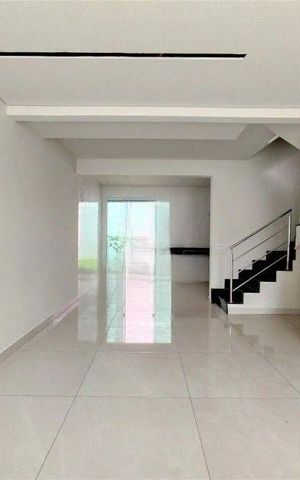 Casa à venda com 105m², 3 quartos e 3 vagas Casa à venda com 105m², 3 quartos e 3 vagasSala