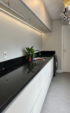 Casa de condomínio à venda com 400m², 4 quartos e 2 vagas Casa de condomínio à venda com 400m², 4 quartos e 2 vagasÁrea de Serviço