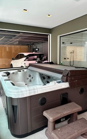 Casa de condomínio à venda com 400m², 4 quartos e 2 vagas Casa de condomínio à venda com 400m², 4 quartos e 2 vagasHidromassagem