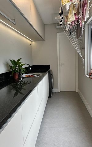 Casa de condomínio à venda com 400m², 4 quartos e 2 vagas Casa de condomínio à venda com 400m², 4 quartos e 2 vagasÁrea de Serviço