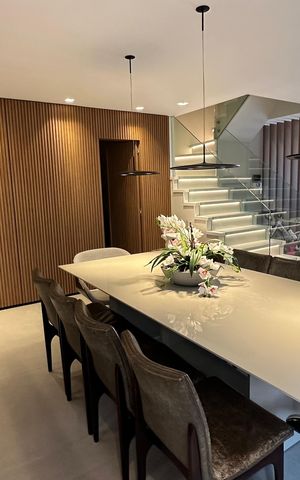 Casa de condomínio à venda com 400m², 4 quartos e 2 vagas Casa de condomínio à venda com 400m², 4 quartos e 2 vagasSala de Jantar