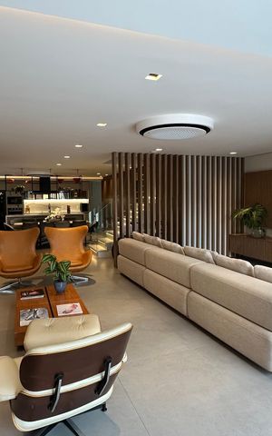 Casa de condomínio à venda com 400m², 4 quartos e 2 vagas Casa de condomínio à venda com 400m², 4 quartos e 2 vagasSala