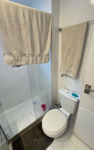 Casa de condomínio à venda com 400m², 4 quartos e 2 vagas Casa de condomínio à venda com 400m², 4 quartos e 2 vagasBanheiro quarto 1