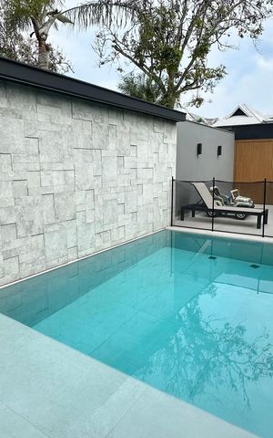 Casa de condomínio à venda com 400m², 4 quartos e 2 vagas Casa de condomínio à venda com 400m², 4 quartos e 2 vagasPiscina