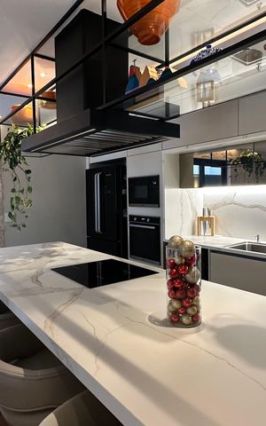 Casa de condomínio à venda com 400m², 4 quartos e 2 vagas Casa de condomínio à venda com 400m², 4 quartos e 2 vagasCozinha