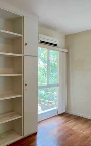 Casa à venda com 360m², 4 quartos e 4 vagas Casa à venda com 360m², 4 quartos e 4 vagasQuarto