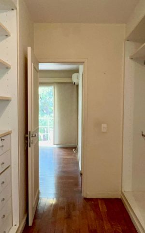 Casa à venda com 360m², 4 quartos e 4 vagas Casa à venda com 360m², 4 quartos e 4 vagasCloset da suíte 1