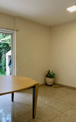 Casa à venda com 360m², 4 quartos e 4 vagas Casa à venda com 360m², 4 quartos e 4 vagasCopa