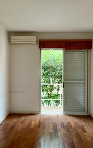 Casa à venda com 360m², 4 quartos e 4 vagas Casa à venda com 360m², 4 quartos e 4 vagasSuíte 3