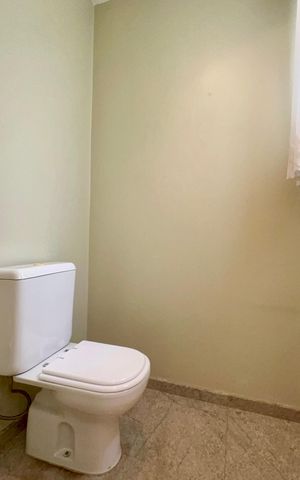 Casa à venda com 360m², 4 quartos e 4 vagas Casa à venda com 360m², 4 quartos e 4 vagasLavabo