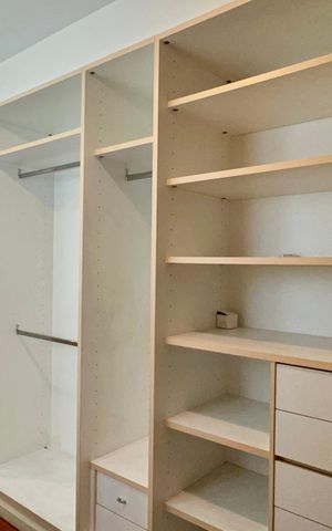 Casa à venda com 360m², 4 quartos e 4 vagas Casa à venda com 360m², 4 quartos e 4 vagasCloset da suíte 1