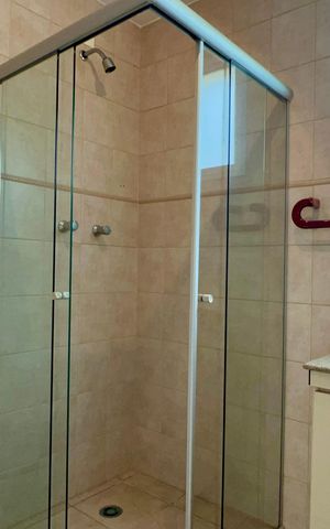Casa à venda com 360m², 4 quartos e 4 vagas Casa à venda com 360m², 4 quartos e 4 vagasBanheiro 2
