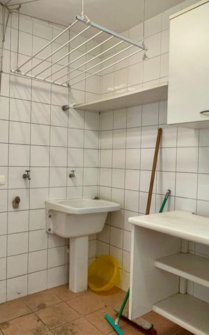 Casa à venda com 360m², 4 quartos e 4 vagas Casa à venda com 360m², 4 quartos e 4 vagasLavanderia