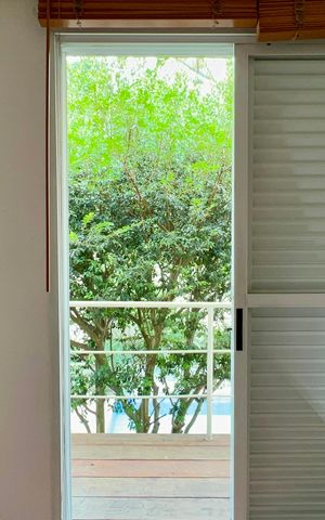 Casa à venda com 360m², 4 quartos e 4 vagas Casa à venda com 360m², 4 quartos e 4 vagasVaranda das suítes 2 e 3
