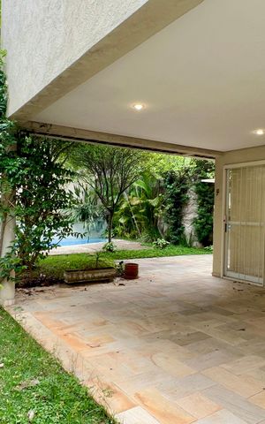 Casa à venda com 360m², 4 quartos e 4 vagas Casa à venda com 360m², 4 quartos e 4 vagasQuintal