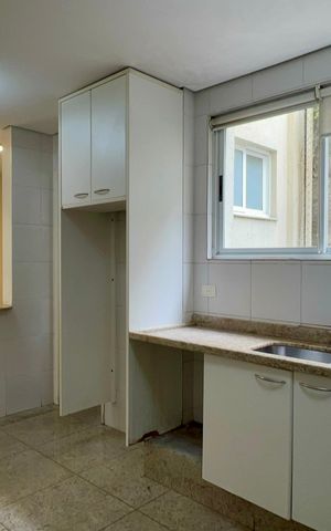 Casa à venda com 360m², 4 quartos e 4 vagas Casa à venda com 360m², 4 quartos e 4 vagasCozinha