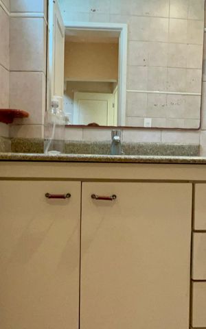 Casa à venda com 360m², 4 quartos e 4 vagas Casa à venda com 360m², 4 quartos e 4 vagasBanheiro 1