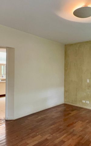 Casa à venda com 360m², 4 quartos e 4 vagas Casa à venda com 360m², 4 quartos e 4 vagasSuíte 1