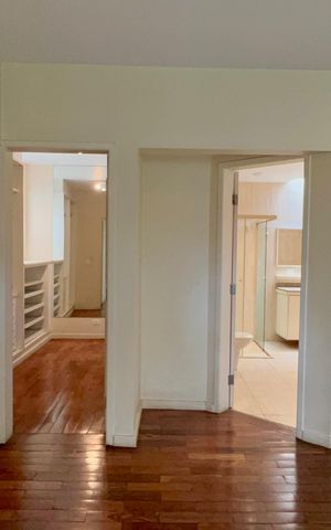 Casa à venda com 360m², 4 quartos e 4 vagas Casa à venda com 360m², 4 quartos e 4 vagasSuíte 1