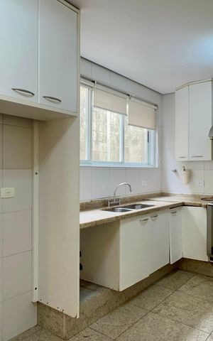 Casa à venda com 360m², 4 quartos e 4 vagas Casa à venda com 360m², 4 quartos e 4 vagasCozinha