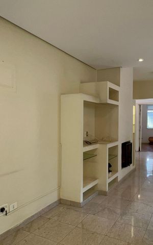 Casa à venda com 360m², 4 quartos e 4 vagas Casa à venda com 360m², 4 quartos e 4 vagasSala