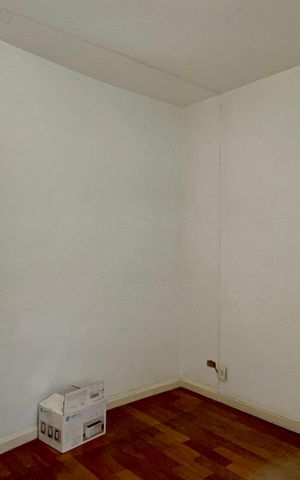 Casa à venda com 360m², 4 quartos e 4 vagas Casa à venda com 360m², 4 quartos e 4 vagasEscritório