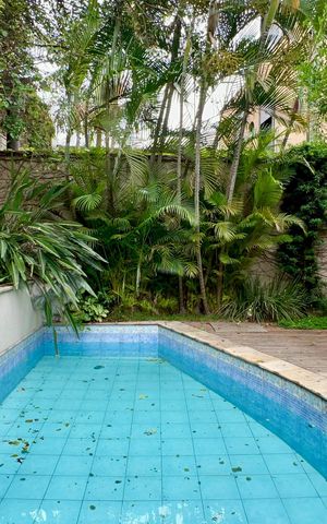 Casa à venda com 360m², 4 quartos e 4 vagas Casa à venda com 360m², 4 quartos e 4 vagasPiscina