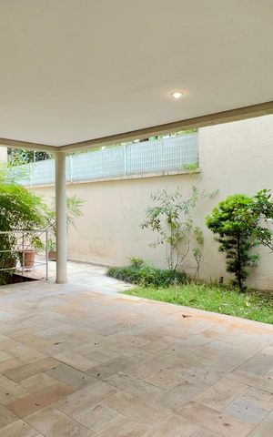 Casa à venda com 360m², 4 quartos e 4 vagas Casa à venda com 360m², 4 quartos e 4 vagasQuintal
