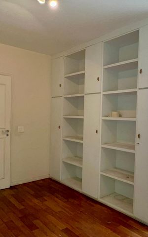 Casa à venda com 360m², 4 quartos e 4 vagas Casa à venda com 360m², 4 quartos e 4 vagasQuarto