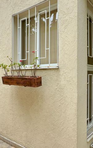 Casa à venda com 360m², 4 quartos e 4 vagas Casa à venda com 360m², 4 quartos e 4 vagasEntrada