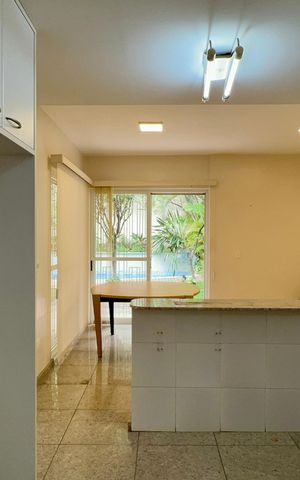 Casa à venda com 360m², 4 quartos e 4 vagas Casa à venda com 360m², 4 quartos e 4 vagasCozinha